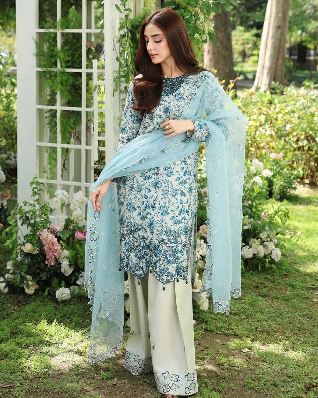 WOMEN'S 3PCS LUXURY EMBROIDERED LAWN SUIT