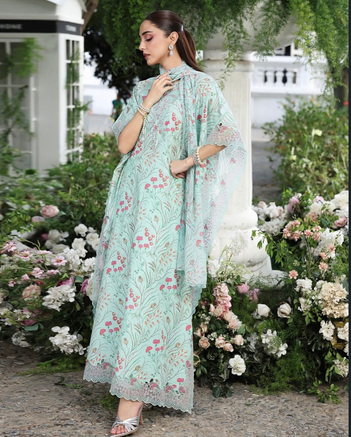 WOMEN'S 3PCS LUXURY EMBROIDERED LAWN SUIT