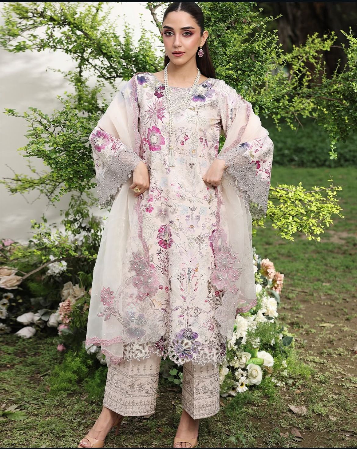 WOMEN'S 3PCS LUXURY EMBROIDERED LAWN SUIT