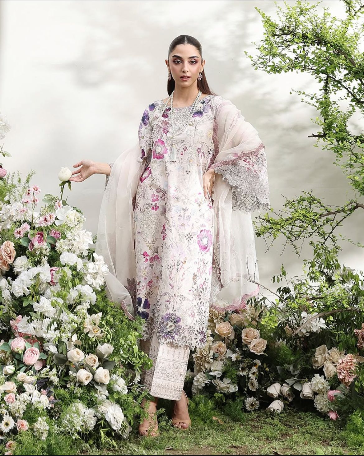 WOMEN'S 3PCS LUXURY EMBROIDERED LAWN SUIT