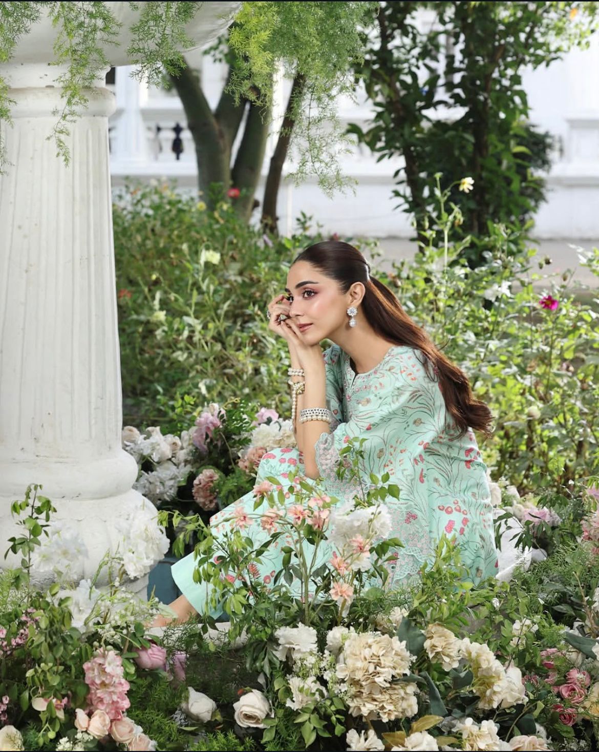 WOMEN'S 3PCS LUXURY EMBROIDERED LAWN SUIT