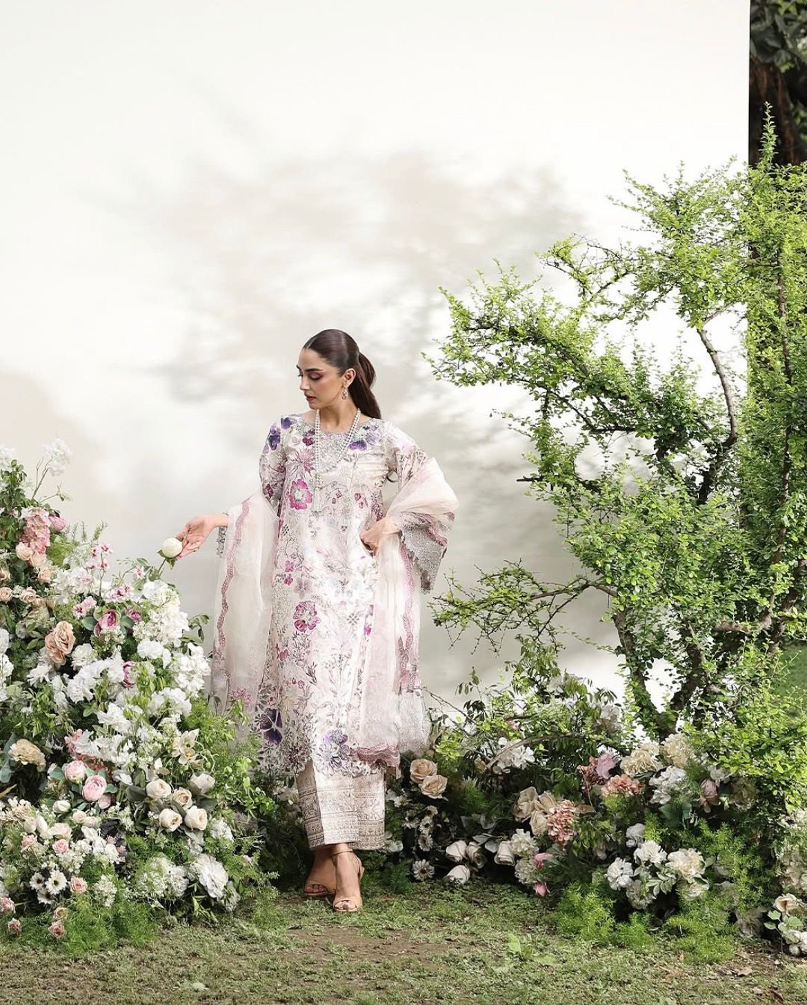 WOMEN'S 3PCS LUXURY EMBROIDERED LAWN SUIT