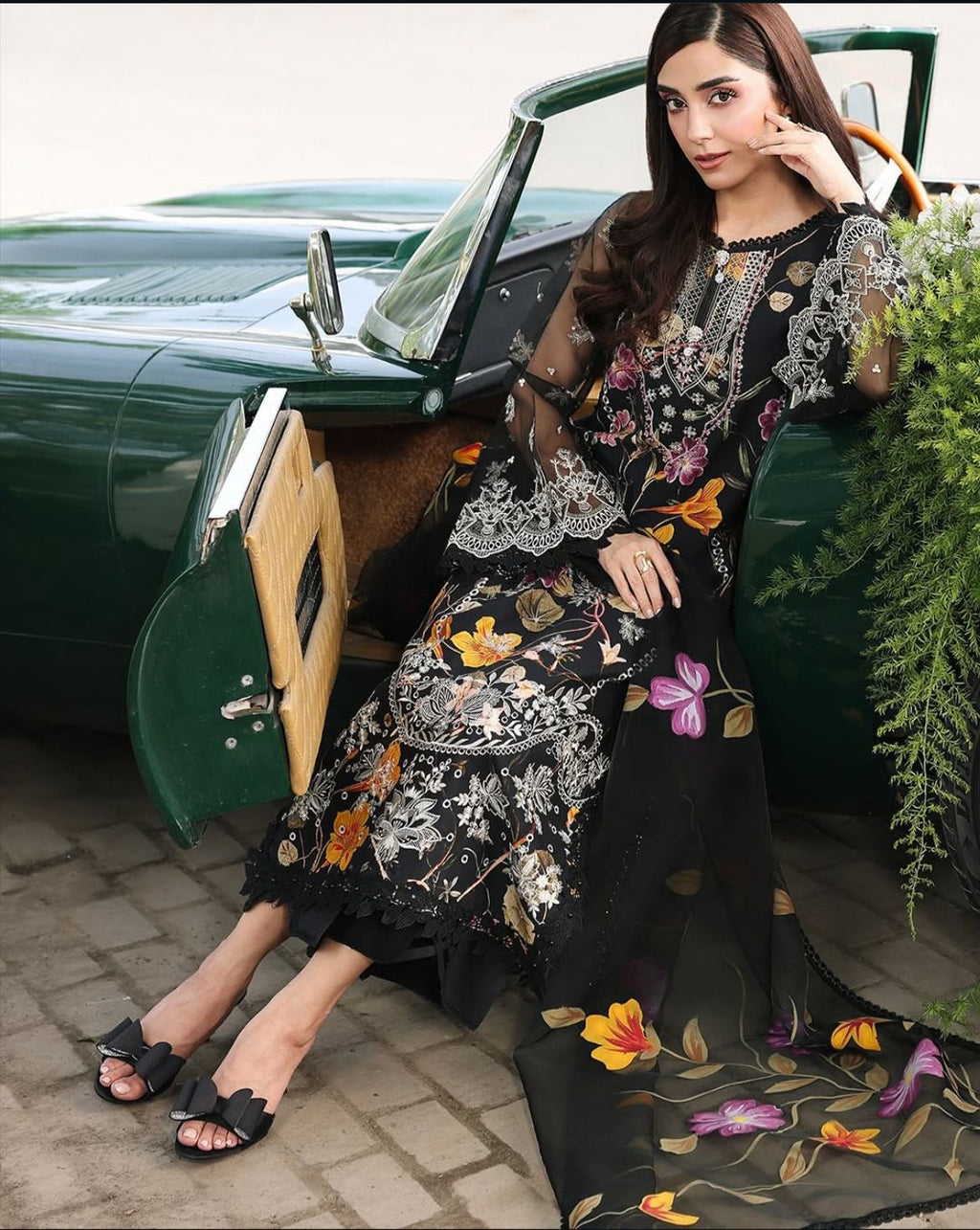 WOMEN'S 3PCS LUXURY EMBROIDERED LAWN SUIT